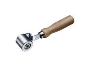 прикаточный ролик FREUND стальной 40 мм прикаточный ролик FREUND стальной 40 мм - специальный ручной инструмент для плотной прикатки сварного шва
